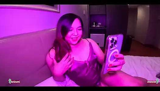 Aldatan kız arkadaş bir yabancıyla seks video görüşmesi yapıyor