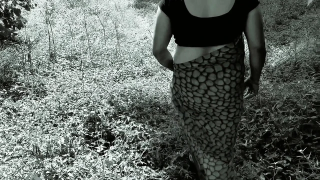 Ateşli teyze ormanda domaltarak amını sikiyor