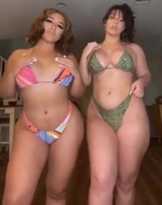 Zoe &amp; jade'in taşaklarınızı kolayca boşaltmasına izin verin