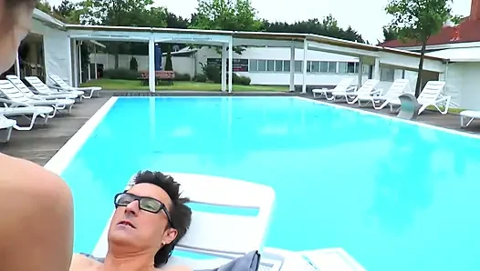 Seksi hatun amcık bahçede sikişiyor... ağzına boşalma