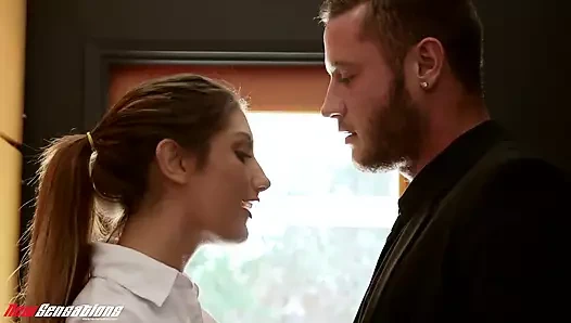 Ateşi yeniden alevle kaplıyor