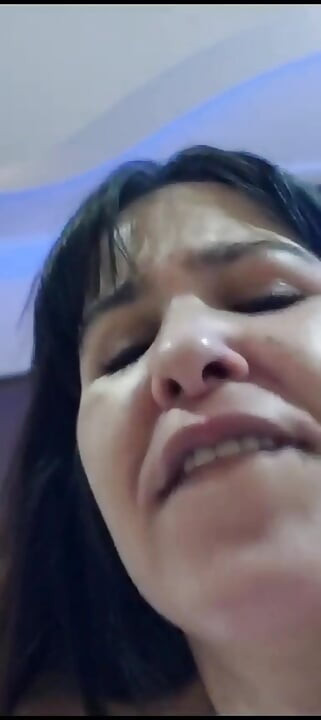 Olgun Latina Büyük Bir Horoz Yemek