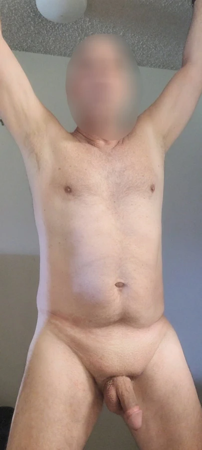 Elleri bağlı ve hala eller serbest mastürbasyonla boşalmaya çalışıyor.