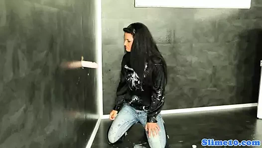 Bukakke sırılsıklam euro bebek pussyrubbing solo