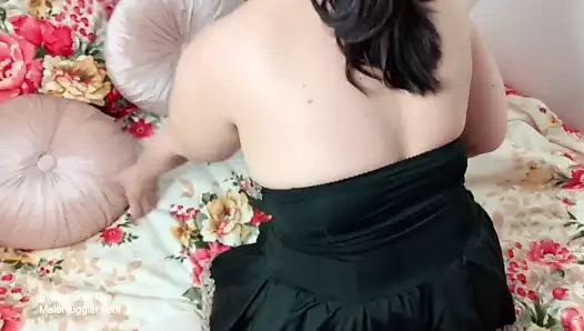 kalın ve busty bebeğim yayılır onu kalın uyluk için zevk için