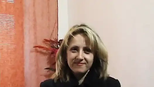 37 yaşındaki sekreter Elke'yi tavlıyor