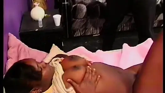 Yaramaz çift yatak odalarında nasıl iyi sikişeceklerini kesinlikle biliyor