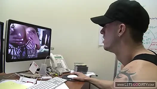Güzel siyah amcık, ilk kez beyaz yarağı deniyor