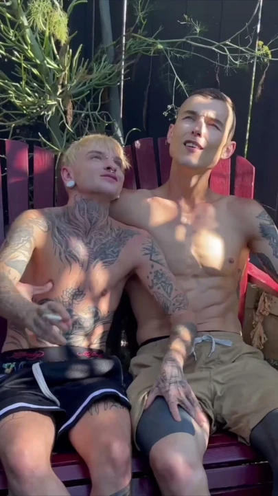 Tutku dolu POV açık hava seks: Hoss Kado, Austin Spears'ın büyük sikini sikiyor - Sarışın FTM Trans Erkek Twink | Klip 1
