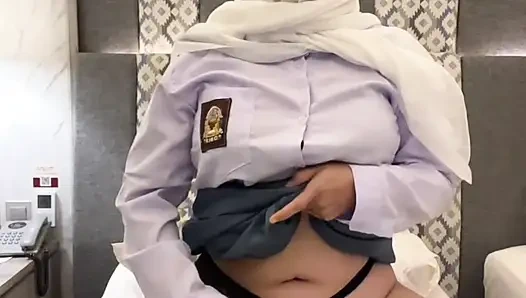 Lise öğrencisi otel odasında mastürbasyon yapıyor