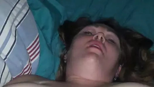 chubby karısı sağma göğüsleri