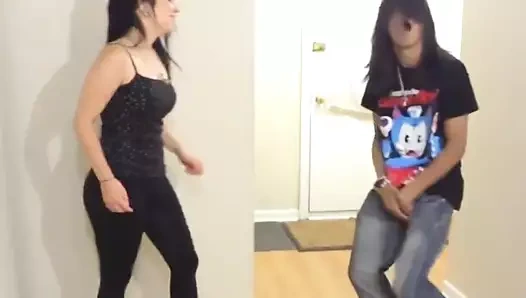 yaramaz çocuk alır onun taşakları baskın