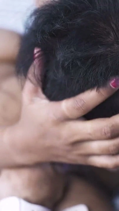 Üvey baba porno film izlerken üvey kızını sikiyor, sert seks | Klip 3