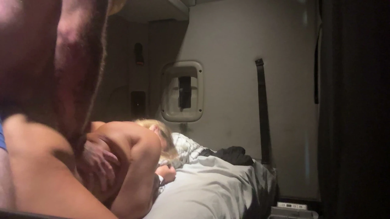 Kamyoncu tarafından içe boşaltılan MILF