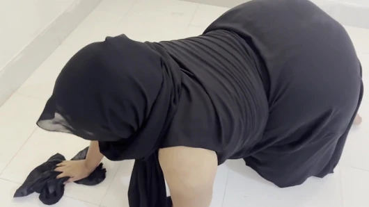 Müslüman Arap tombul üvey anne yabancı tarafından sikiliyor - büyük göğüsler ve büyük göt ile burqa Mısır gerçek seks