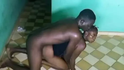 Siyah yarağımın tadını çıkarıyor