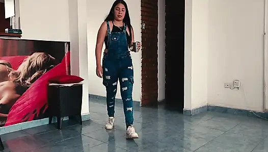 Seks için çok arzulu bekar kadın randevu uygulamasında bir adamla tanışıyor, ona çıkma teklif ediyor ve sonunda tutku dolu bir gece geçiriyorlar