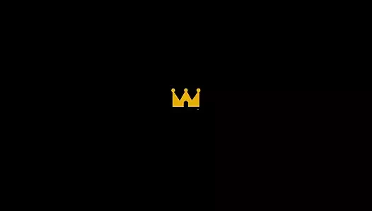 Öğrenci kız nazikçe emiyor ve dildoyu seviyor