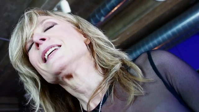 Старые лизательницы киски - неписанная сцена