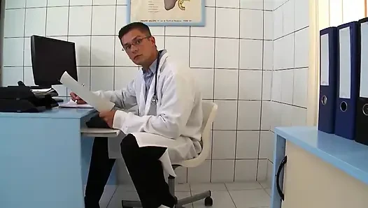 Doktor Muayenesi Sert Sikişe Dönüşüyor