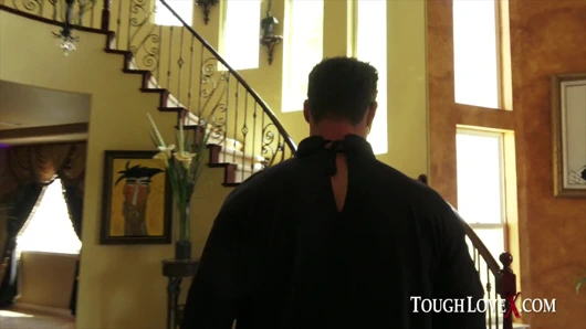 Toughlovex Asya genç jade kush alır bir sexorcism