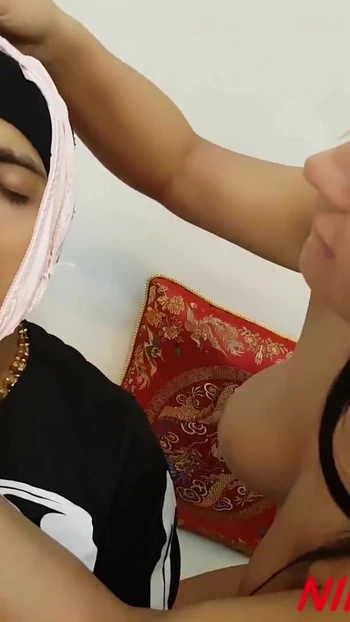 Обязательный для обмена момент из "Горячей грудастой индийской мачехи трахнул в задницу гуру в Ашраме"