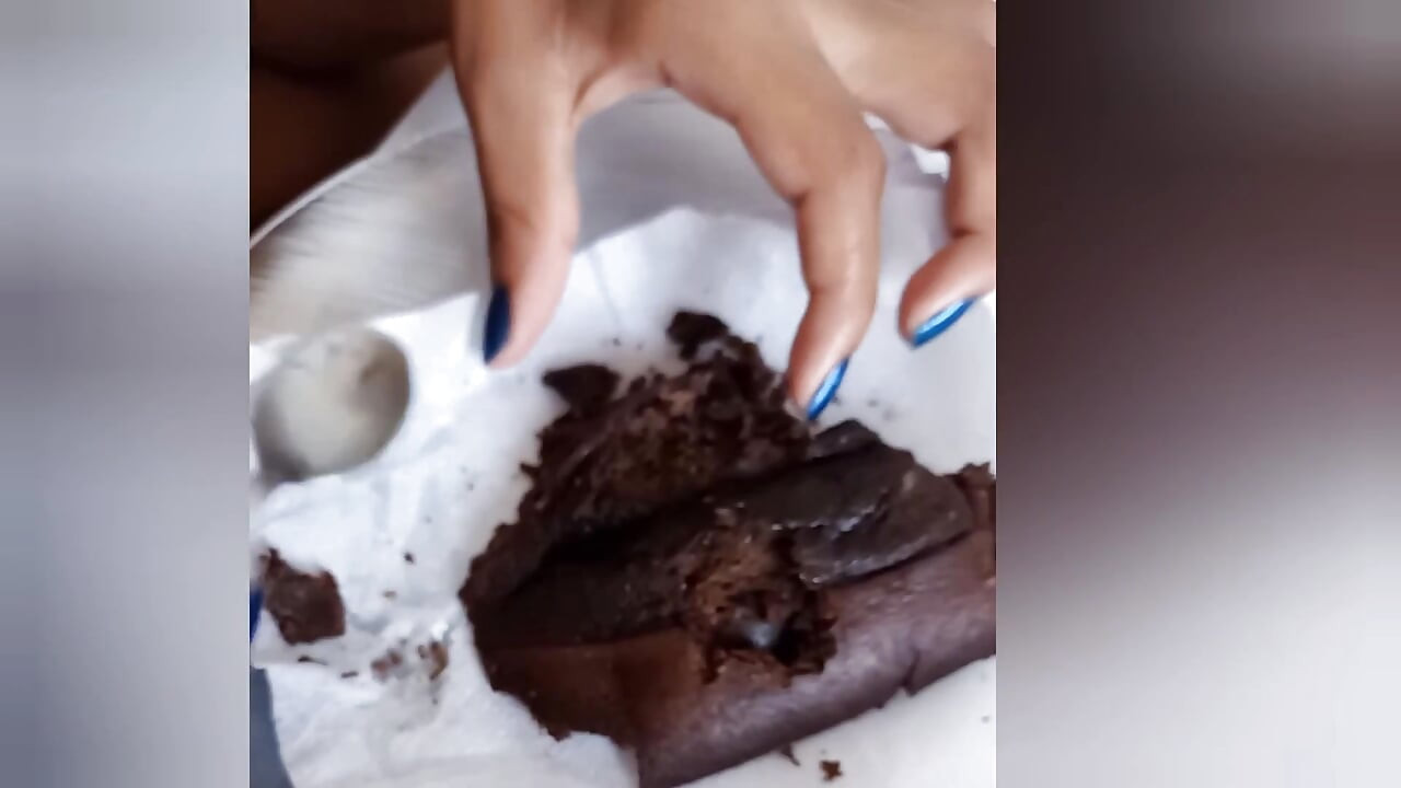 Üvey Kız Süt Ve Pasta Ile aşırı Gırtlağına Kadar Kahvaltı (03/27/21)