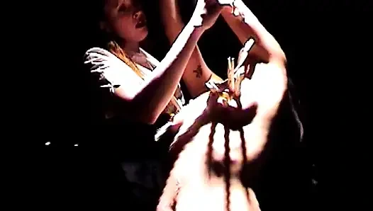 Talia Monet için karanlıkta ateşli lezbiyen aşk