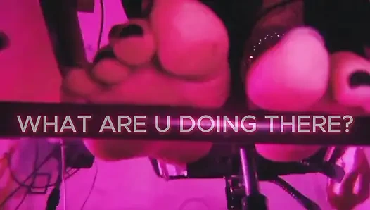 Bakış açısı insan mobilyası: müziğimin tadını çıkarırken kıpırdama İtalyan tanrıçan