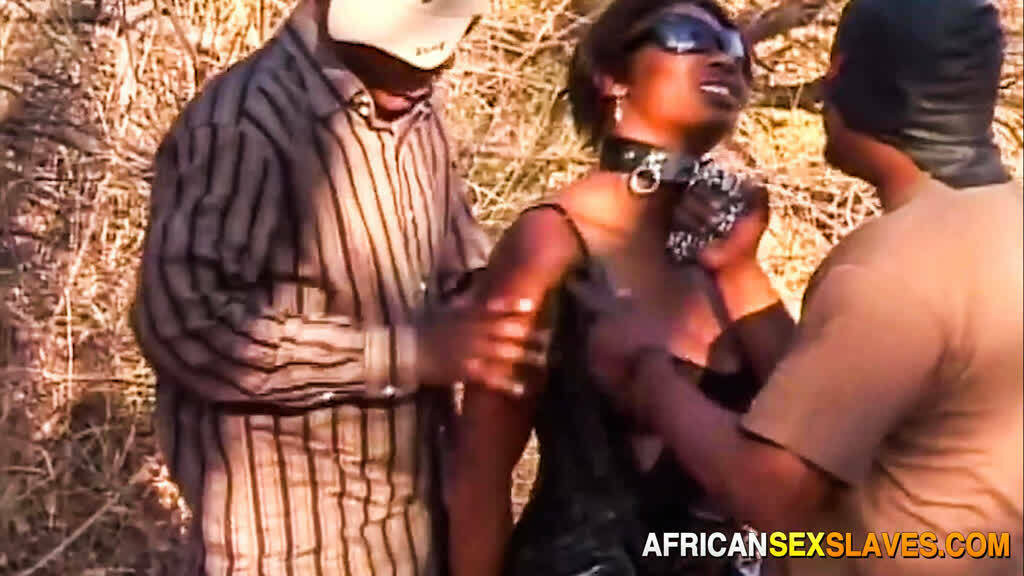 Afrika fahişe kullanılan için hardcore seks açık havada tarafından 2 siyah adamlar
