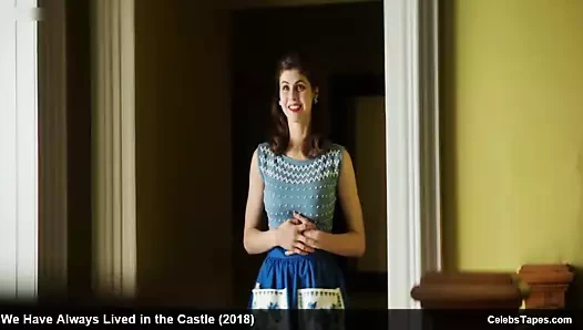 Alexandra Daddario ve taissa farmiga seksi film sahneleri