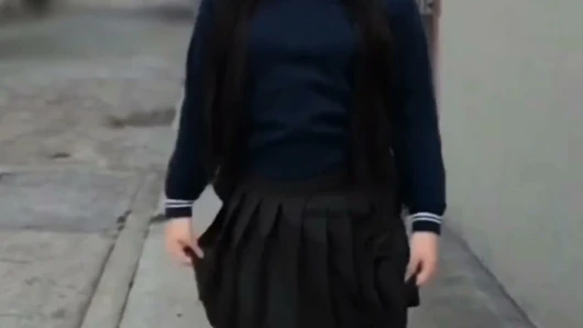 En iyi arkadaşının erkek arkadaşı tarafından sevişmek için dersi atlıyor!!