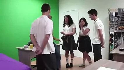 Alba ve paulova! Fakings okulda iki azgın genç babes
