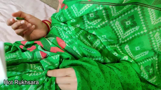 Hintli öğretmen Rukhsara tuvalette öğrencisi tarafından sert sikiliyor - Hintçe ses