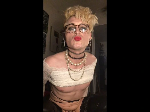 İtaatkar kadın kılıklı ibne ezik Jes!