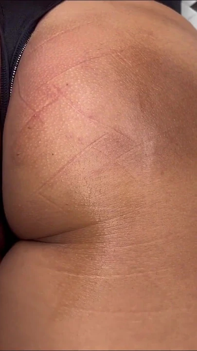 "Minyon havuzda komşusunu baştan çıkarıyor ve sonra gavat eve gelmeden önce onu sikiyor! Naty"