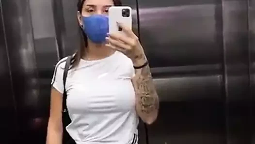 Ana putinha n elevador