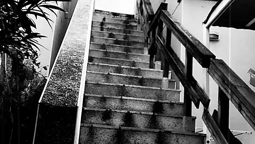 Komşularımın önünde terasımda mastürbasyon yapıyorum