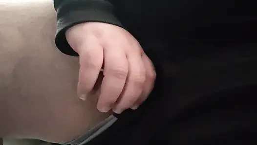 Superchub oturuyor ve vuruş yapıyor (yakın çekim boşalma)