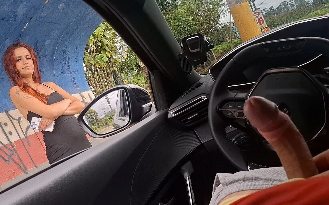 Otobüs durağında çekici için arabada riskli el işi halka açık bir yerde!