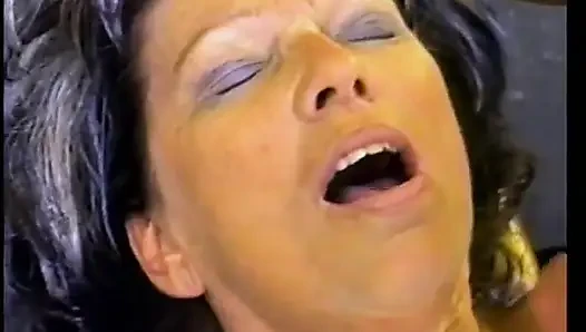 Ninenin amını florr'da yalarken izle