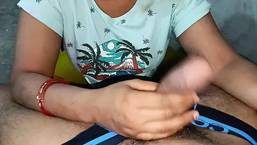 Ağzına boşalma Hintli yenge büyük siyah yarağı emiyor yüzünü sikiyor oral seks sakso videosu