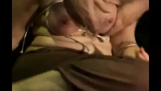 Siktir et domuz olarak onu göğüsleri tokatladı