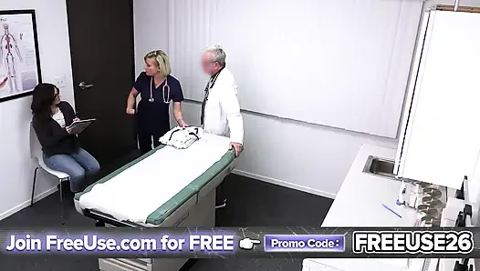 Sapık doktor - yaşlı doktor ve büyük memeli orta yaşlı seksi hemşiresi hastalarının stimülasyon sorunlarına yardımcı oluyor