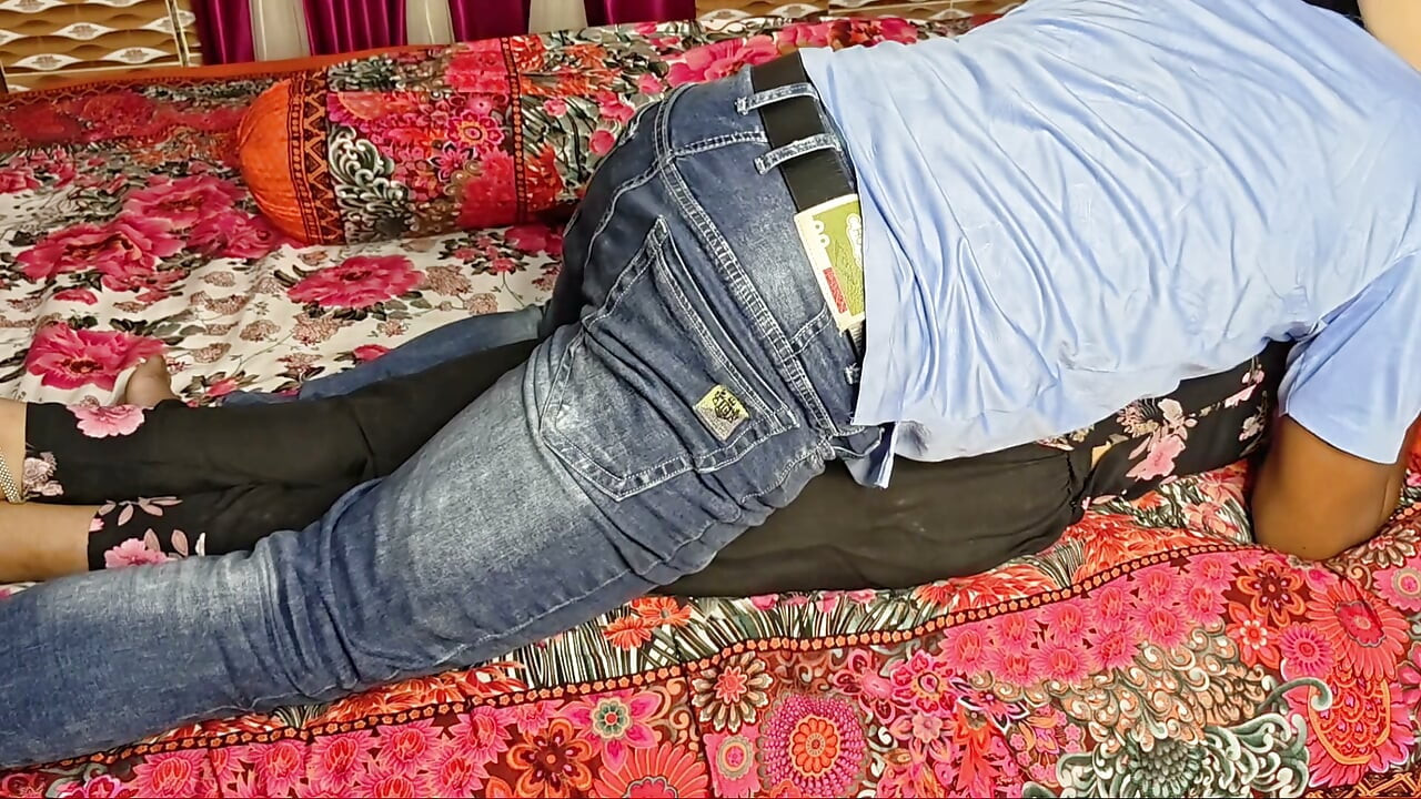 Desi Dabor bhabi romantik seks videosu. Yeni Bangladeşli dabor bhabi ateşli seks videosu