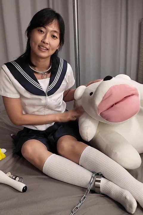 Zincirlenmiş köle sert bir büyük zenci tedavisi alıyor