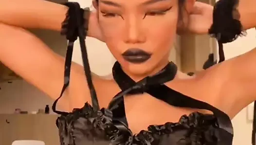 Cadılar Bayramı 2023 Emma Thai stripchat'te bir cadı sürtük