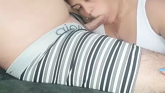 Üvey kız kardeşim iri güzel kadın alydenaliofial beni emiyor ve sütünü boşaltana kadar yarağımı çekiyor