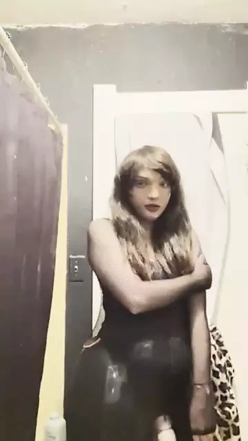 Bayan Valarie Vanity kendine dokunuyor