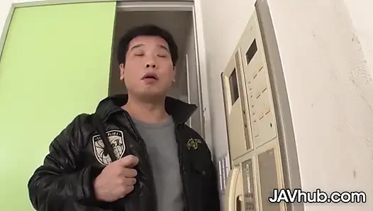 Miyu shiina yarak yalıyor ve amını kaltak gibi siktiriyor